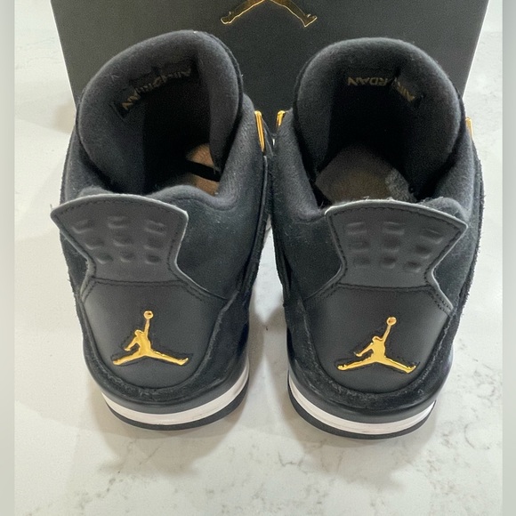 Retro Jordan 4 ‘Royalty’ - Picture 4 of 8